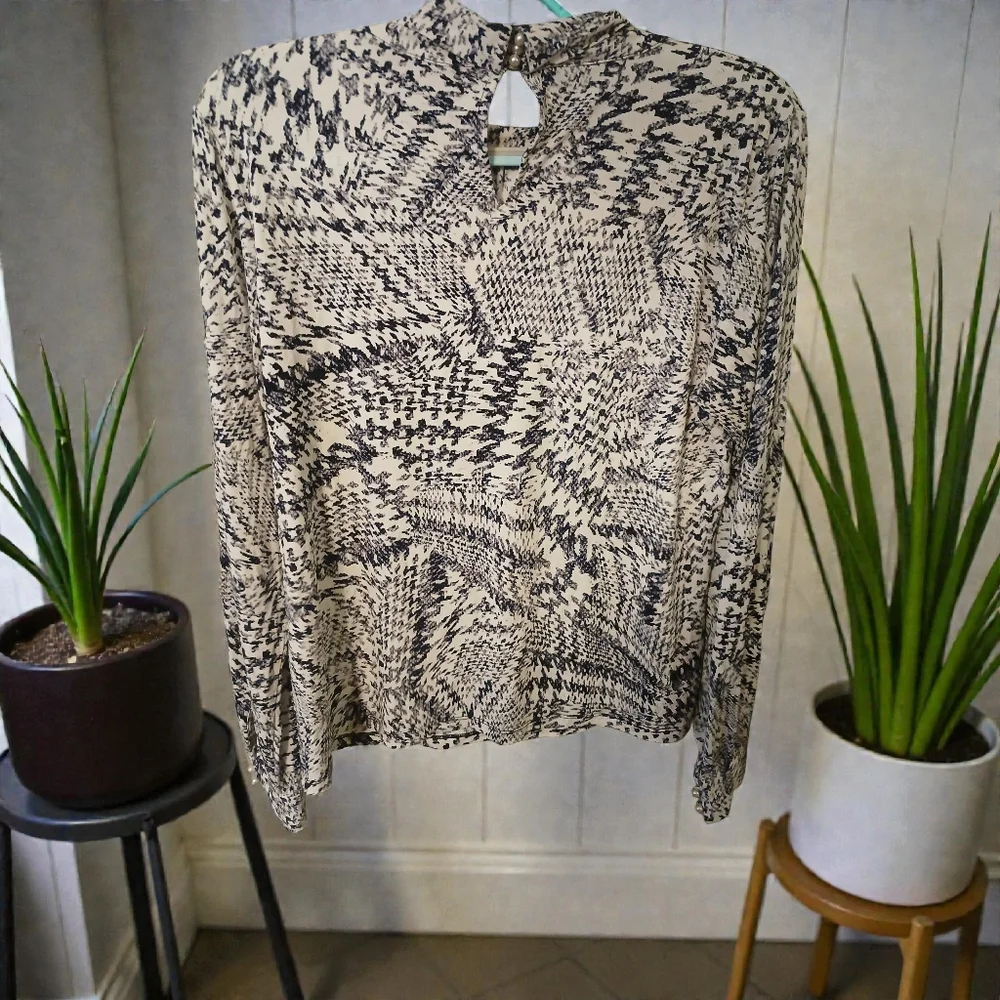 NWOT - Karl Lagerfeld Women's Navy & White Long Sleeve Geometric Design Top S